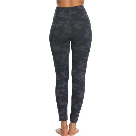 SPANX Look At Me Now Leggings Black Camo - Picture 3 of 9